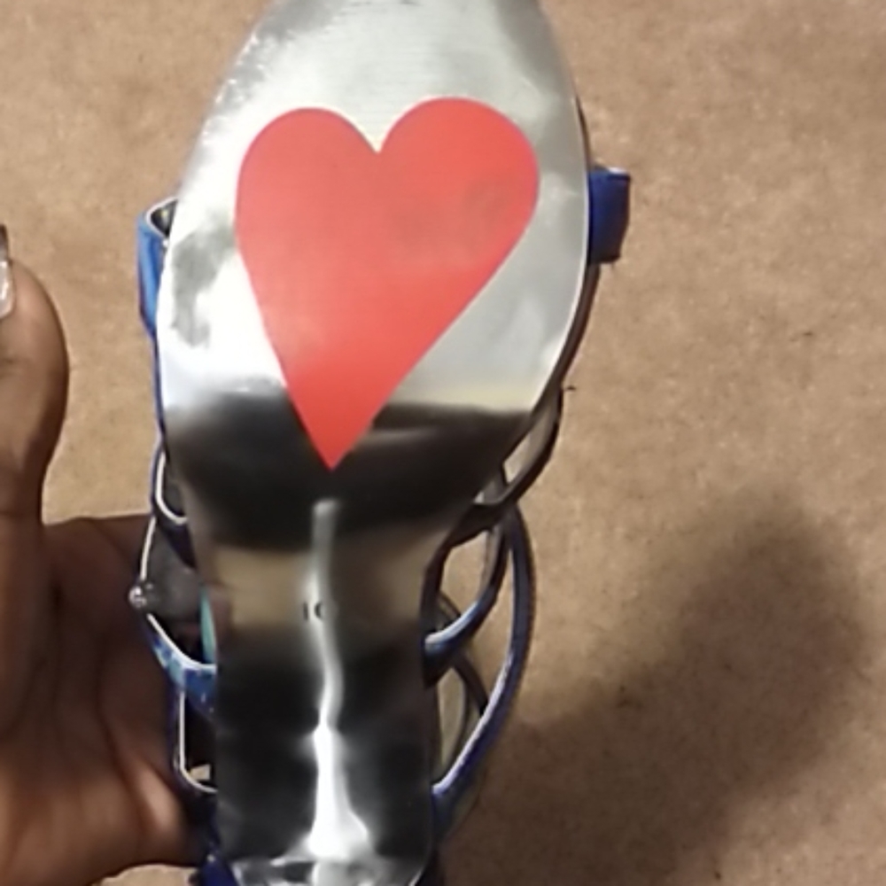Shoe - Picture 3 of 4